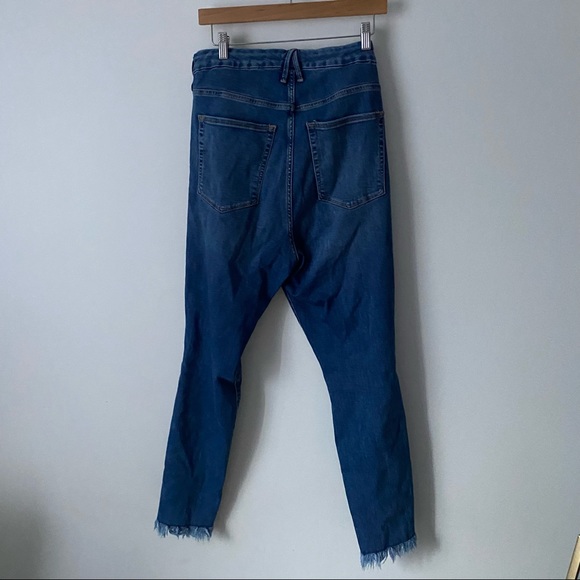 ⭐️ Good American | Light Wash High Rise Good Legs Raw Hem Skinny Jeans - Picture 8 of 10